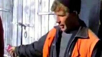 Бутылкой об голову - смотреть видео (3:00)