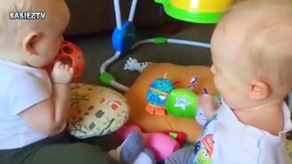 Приколы с близняшками и двойняшками - смотреть видео (10:16)