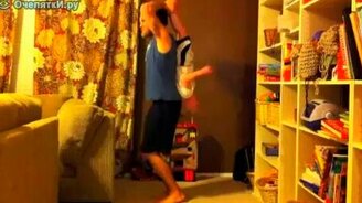 Зарядка с сыном - смотреть видео (0:59)