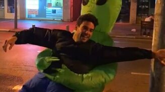 Инопланетянин крадёт человека - смотреть видео (0:07)