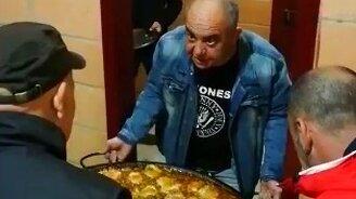 Мужчины и противень - смотреть видео (0:48)