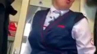 Добродушная проводница - смотреть видео (1:07)