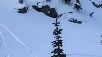 На снегоходе вниз с горы - смотреть видео (0:10)