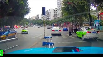 Безумные неудачи на дорогах - смотреть видео (4:13)