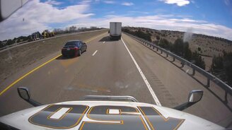 Увернулся от столкновения - смотреть видео (0:23)