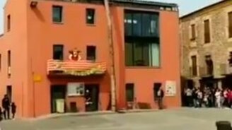 Чуть не придавило толпу - смотреть видео (0:14)