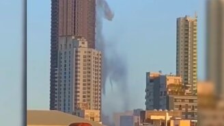 Вода обрушивается с небоскрёба вниз - смотреть видео (0:26)