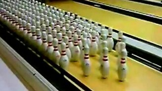 100 кеглей одним ударом - смотреть видео (0:13)