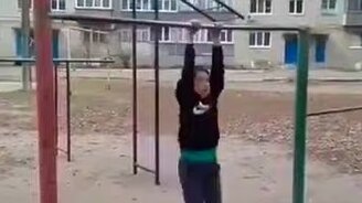 Дворовой спортсмен - смотреть видео (0:44)