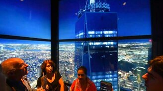 Эффектный подъём на лифте - смотреть видео (0:51)