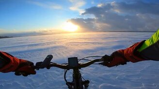 Навстречу рассвету на велике зимой - смотреть видео (1:09)