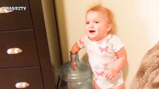 Дети, застрявшие в чём-то - смотреть видео (10:25)