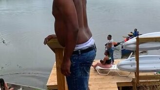 С тарзанки в лодку - смотреть видео (0:13)