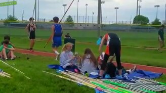 Оригинальный прыжок с шестом - смотреть видео (0:43)