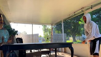 Весёлые игры с белкой - смотреть видео (1:37)