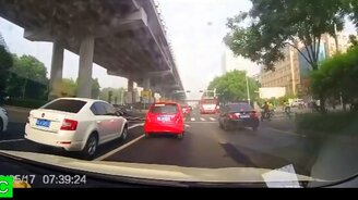 Безумные водители из Азии - смотреть видео (5:23)