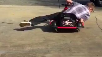 Ловко кручение на машинке - смотреть видео (0:11)