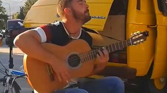 Виртуозный гитарист - смотреть видео (3:09)