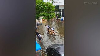 Как остаться сухим в наводнение - смотреть видео (0:41)