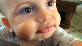 Прикольное пускание пузырей - смотреть видео (0:42)