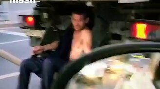 Пассажир-заяц на КамАЗе - смотреть видео (0:18)