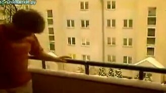 Решил почистить балкон - смотреть видео (0:34)