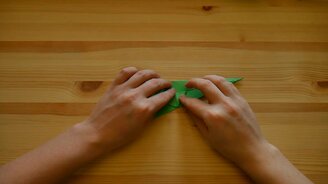 Делаем динозавра из бумаги - смотреть видео (3:08)