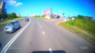 Грузовик избегает столкновения - смотреть видео (0:32)