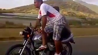 Хотели показать трюк, а вышла авария - смотреть видео (0:30)