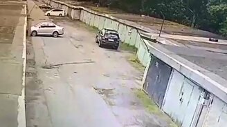 Провал женщины-водителя - смотреть видео (0:56)