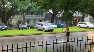 Лучший транспорт при наводнении - смотреть видео (0:15)