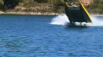 Резко поставил лодку на дыбы - смотреть видео (0:11)