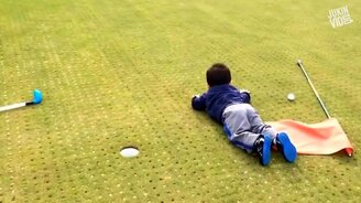 Приколы во время игры в боулинг - смотреть видео (10:02)