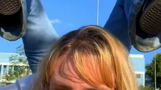 Акробатический трюк по-женски - смотреть видео (0:16)