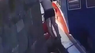 Совсем не ловкач - смотреть видео (0:24)