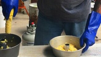 Быстрое отделение зёрен от початка - смотреть видео (0:52)