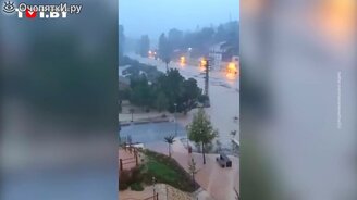 Самый сильный за столетие шторм - смотреть видео (0:47)