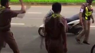 Наказание для подростков от копа - смотреть видео (0:39)