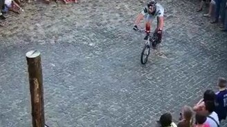 Мастер баланса на велике - смотреть видео (0:37)