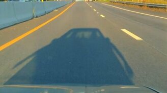 Робот посреди дороги? - смотреть видео (0:15)