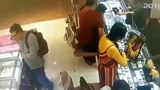 Как воруют женские сумки - смотреть видео (0:19)