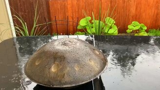 Барабан ханг под дождём - смотреть видео (0:42)