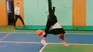 Художественный баскетбол - смотреть видео (0:09)