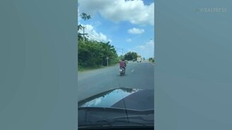 Езда боком на мотоцикле - смотреть видео (0:37)