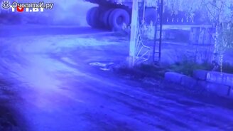 БелАЗ против поезда - смотреть видео (0:38)