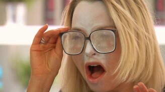 Взрыв пудры на лице - смотреть видео (1:25)