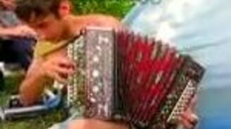 Бумер на баяне - смотреть видео (2:22)