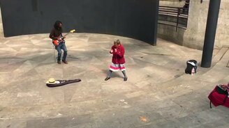 Бабушка танцует рок-н-ролл - смотреть видео (0:46)