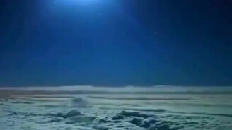 Ночной полёт выше облаков - смотреть видео (0:58)