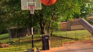 Левитация баскетбольного мяча - смотреть видео (0:37)